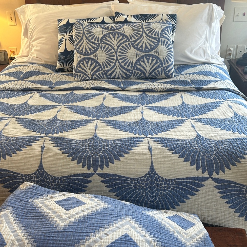Modern Woven Birds in Flight Cranes Blue Gray KING Bedspread 2 Side FLiPSiDE NEW - Picture 7 of 16